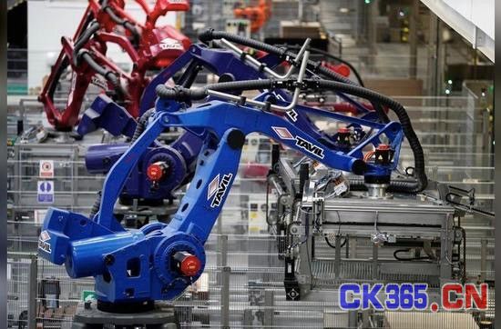 3C行业立下大功 去年工业机器人销量大涨16%